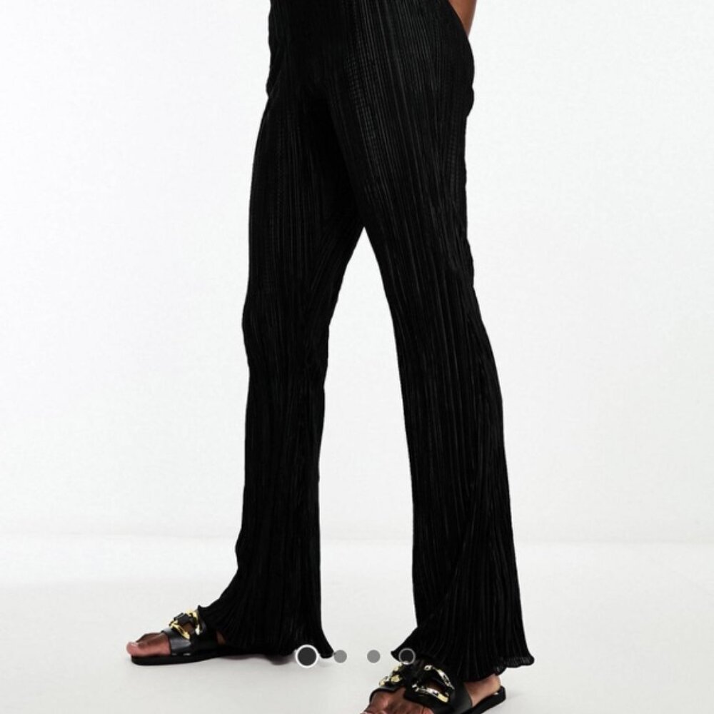 ASOS designs plisse flare pants in black size 6